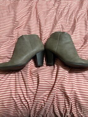 Women's Ankle Booties-Classic Side-Zip Style